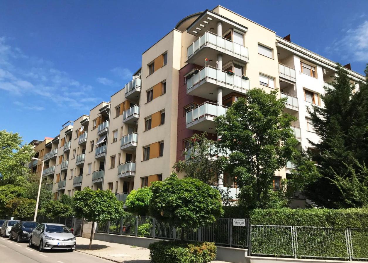 Harmony Apartments - Balcony, Ac, Free Parking, Metro, Self Check-In, Budapest